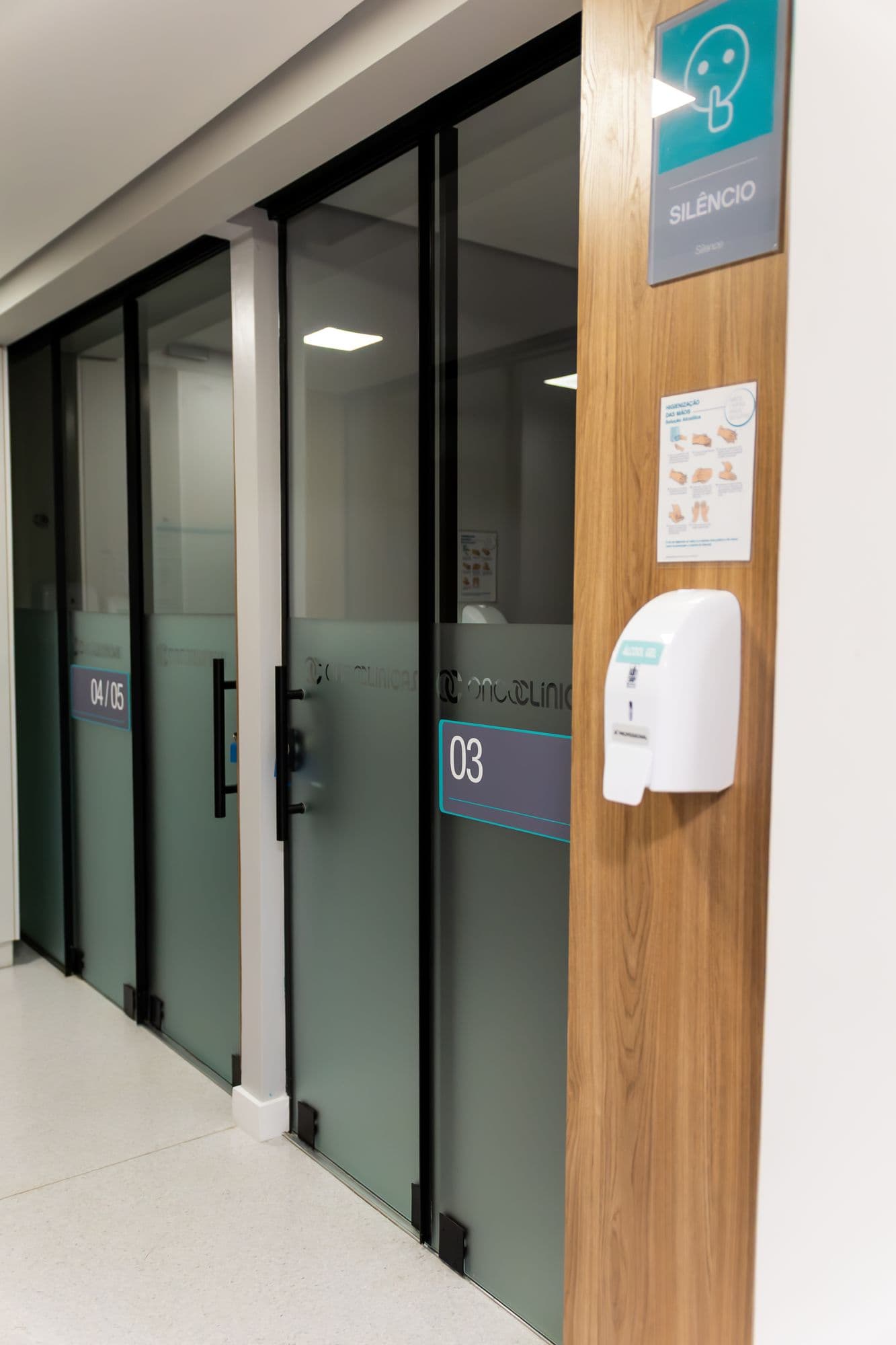 Corredor dos consultórios da Oncoclínicas Uberaba