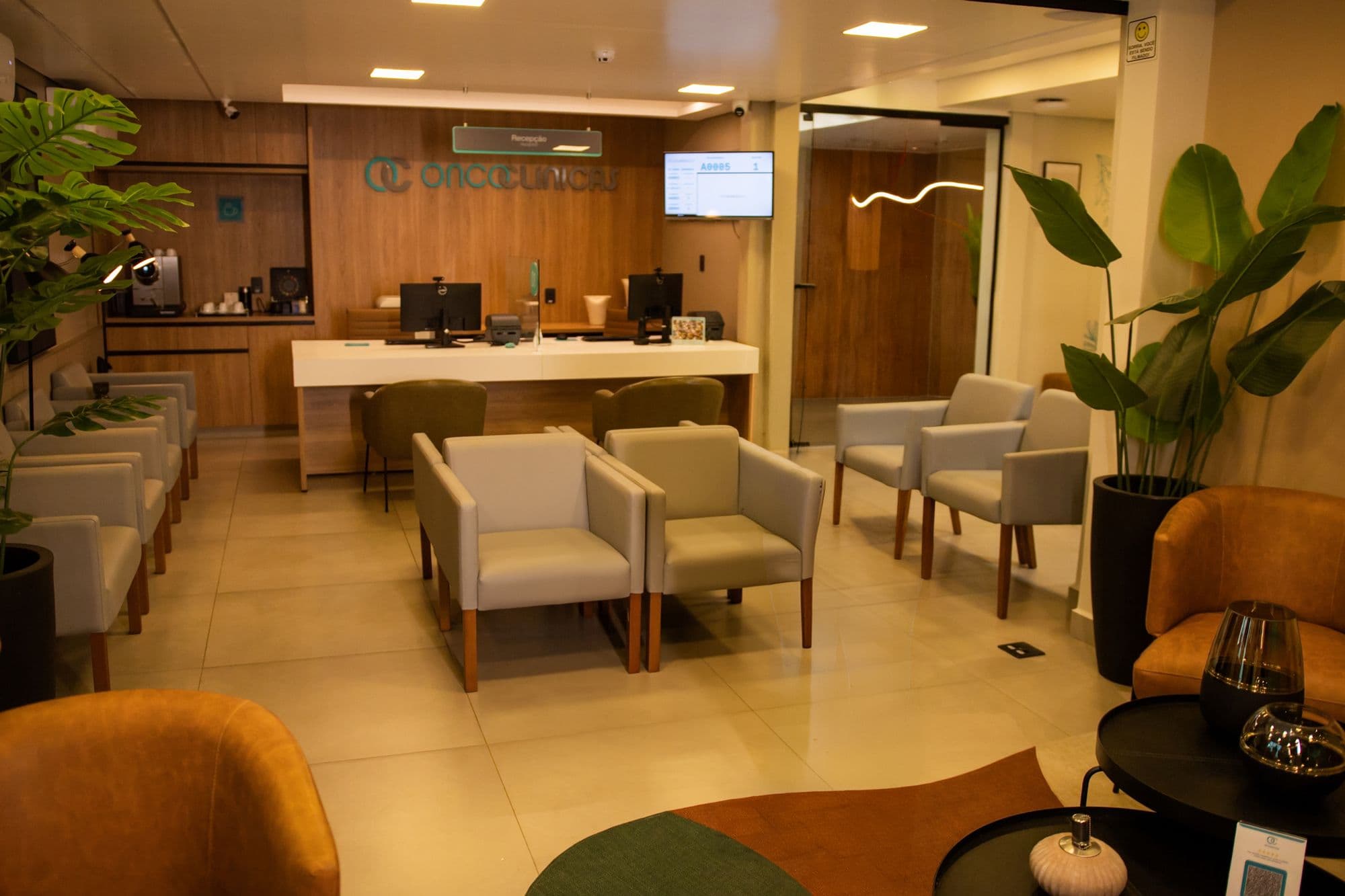 Recepção e sala de espera da Oncoclínicas Uberaba